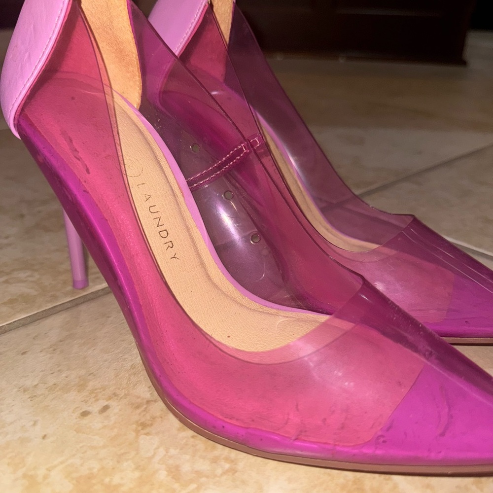 Darling Pointed Toe Pump - Picture 6 of 7